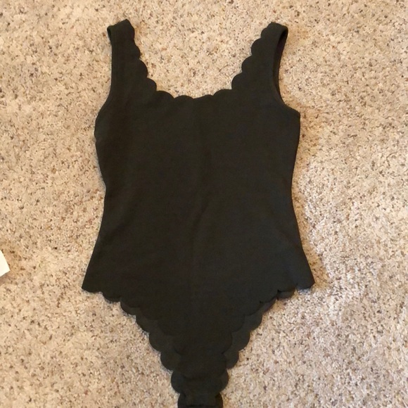 Green scalloped body suit - Picture 1 of 1